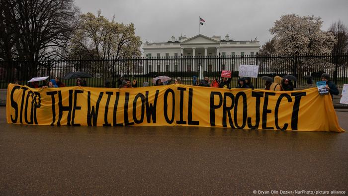 Washington Proteste mit Transparent gegen Erdölbohrungen in Alaska