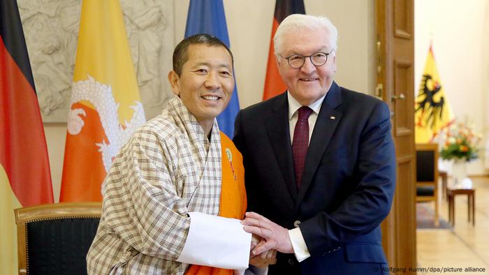 Bhutans Regierungschef Lotay Tschering wurde in Berlin auch von Bundespräsident Frank-Walter Steinmeier empfangen 