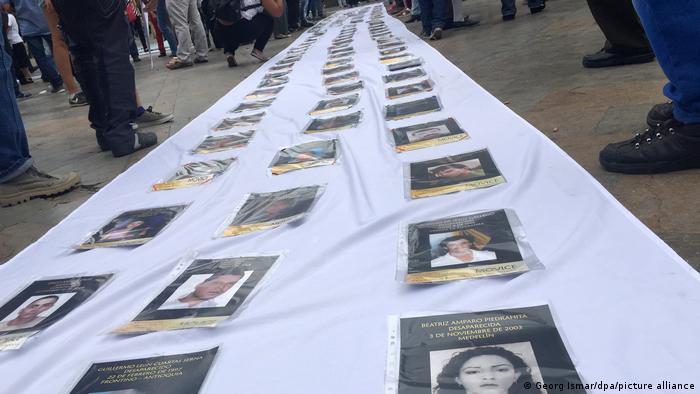 Homenaje a las víctimas del conflicto armado en Colombia, realizado en la Plaza Botero, en Medellín, en el año 2017.