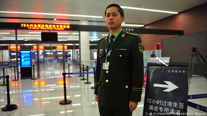在中国，有越来越多被认为违反“反间谍法”的外国人被禁止出境（资料图片）