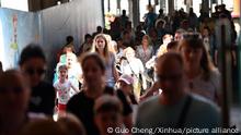 (180601) -- SANYA, June 1, 2018 (Xinhua) -- Russian tourists arrive at Fenghuang International Airport in Sanya, south China's Hainan Province, June 1, 2018. The greater visa-free access for tourists from 59 countries has boosted the number of tourists to the southern-most island province of Hainan after the new rule went effect on May 1. In May, the province received 24,000 visa-free tourists from the 59 countries, up 8 percent year on year, the provincial bureau of public security said Friday. (Xinhua/Guo Cheng) (zkr)