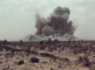 一枚导弹击中利比亚布雷加市附近地区