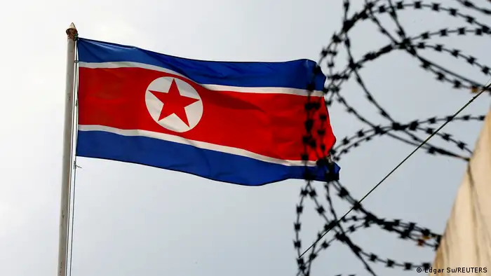 朝鮮婦女穿越朝鮮與中國戒備森嚴的邊境後也不安全，圖為北韓國旗。