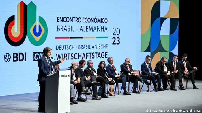 Wirtschaftsminister Robert Habeck spricht auf den Deutsch-Brasilianischen Wirtschaftstagen Mitte März