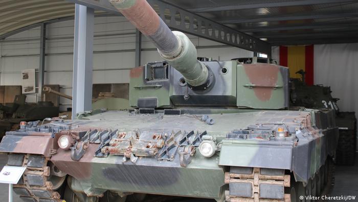 Spanien l bei Madrid, Panzer in dem Museum der spanischen Streitkräfte