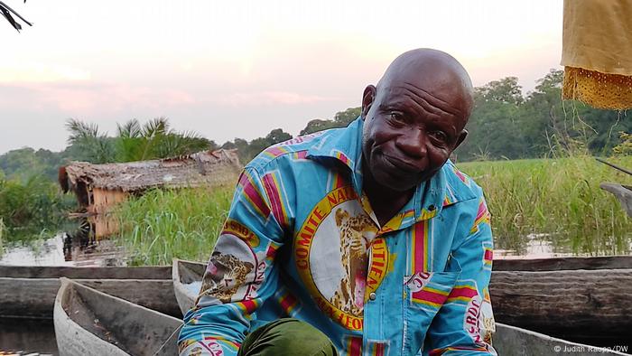 DR Kongo Dorf Mpeka Provinz Équateur | Fischer Jean Paul Ikolongo (Foto: Judith Raupp/DW)