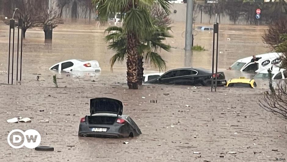 Heftige Überschwemmungen im türkischen Erdbebengebiet