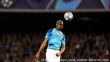 Fußball: Champions League, SSC Neapel - Eintracht Frankfurt, K.o.-Runde, Achtelfinale, Rückspiele, Stadio Diego Armando Maradona. Neapels Victor Osimhen erzielt den Treffer zum 1:0.