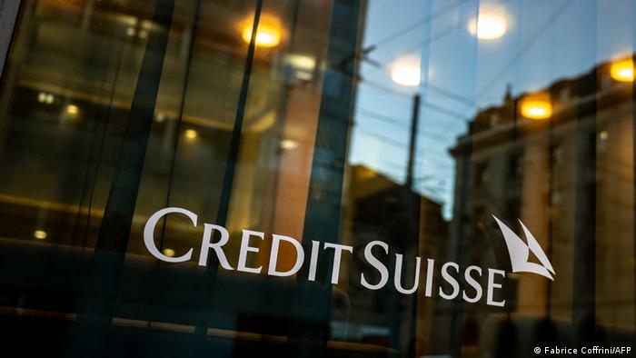 Πυρετώδεις διαβουλεύσεις στην Ελβετία για το μέλλον της Crédit Suisse