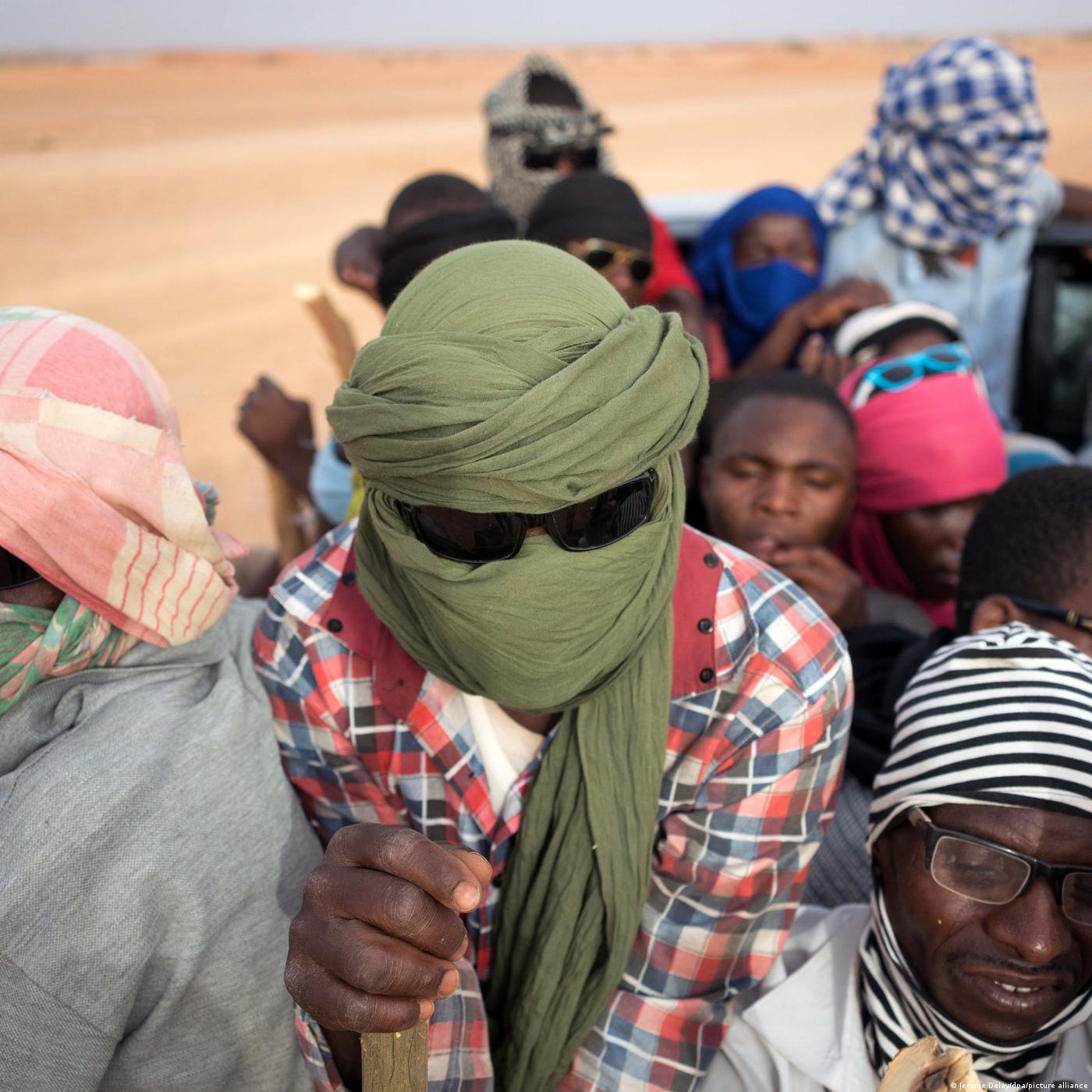 La détresse des migrants refoulés au Niger // LGBTQ en Zambie? La galère!