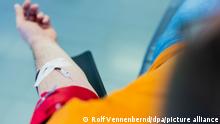 Alemania pone fin a restricción para hombres homosexuales al donar sangre