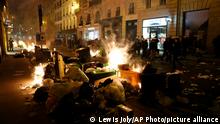 16.03.2023
Garbages are set on fire by protesters after a demonstration near Concorde square, in Paris, Thursday, March 16, 2023. French President Emmanuel Macron has shunned parliament and imposed a highly unpopular change to the nation's pension system, raising the retirement age from 62 to 64. (AP Photo/Lewis Joly)