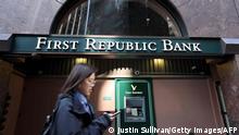 16.03.2023
SAN FRANCISCO, CALIFORNIA - MARCH 16: A pedestrian walks by a First Republic Bank office on March 16, 2023 in San Francisco, California. A week after Silicon Valley Bank and Signature Bank failed, First Republic Bank is considering a sale following a dramatic 60 percent drop in its stock price over the past week. The bank also received $70 billion in emergency loans from JP Morgan Chase and the Federal Reserve. Justin Sullivan/Getty Images/AFP (Photo by JUSTIN SULLIVAN / GETTY IMAGES NORTH AMERICA / Getty Images via AFP)