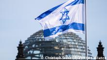 04.09.2022
Die Flagge Israels weht anlässlich des Besuchs des israelischen Präsidenten Herzog vor der Kuppel des Reichstagsgebäudes. Herzog beginnt an diesem Sonntag einen dreitägigen Staatsbesuch in Deutschland.