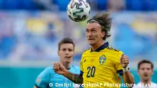 18.06.2021
Sweden's Kristoffer Olsson heads the ball during the Euro 2020 soccer championship group E match between Sweden and Slovakia, at the Saint Petersburg stadium, in Saint Petersburg, Russia, Friday, June 18, 2021. (AP Photo/Dmitri Lovetsky)