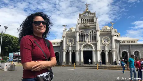El Salvador Lissette Lemus, eine salvadorianische Journalistin, die an dem Projekt Cambia La Historia der DW Akademie teilnahm