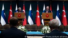 17.03.2023
Turkey's President Recep Tayyip Erdogan, right, and Finnish President Sauli Niinisto speak at a joint press conference in Ankara, Turkey, Friday, March 17, 2023. Erdogan said Friday that his government would move forward with ratifying Finland's NATO application, paving the way for the country to join the military bloc ahead of Sweden.(AP Photo/Burhan Ozbilici)