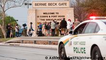 02.04.2014
epa04151864 News media gather outside one of the entrances to Fort Hood military base near Killeen, Texas, USA, 02 April 2014. Four people were reported to have been killed and 14 injured in a shooting at the US Army base and the base remains on lockdown as military police went building to building searching for others involved. The shooter was among the four dead, said US Representative Mike McCaul, chairman of the House Committee on Homeland Security. EPA/ASHLEY LANDIS ++ +++ dpa-Bildfunk +++
