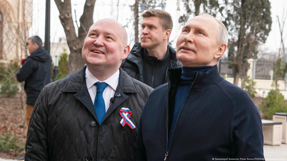 Putin makes surprise visit to Donbass – media