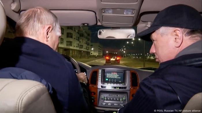 Russland Wladimir Putin und Marat Khusnullin