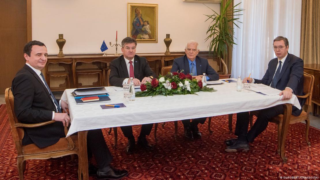 Pamje nga takimi i Borrelit me kryeministrin Kurti dhe presidentin Vuçiq dhe të ngarkuarin e BE për dialogun, Lajçak, Ohër 18.03.2023