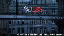 19.03.2023
Die Logos der Schweizer Banken Credit Suisse und UBS sind auf verschiedenen Gebäuden in Zürich zu sehen. Die Zukunft der angeschlagenen Schweizer Großbank Credit Suisse ist weiter ungewiss. Im Raum steht eine komplette oder teilweise Übernahme der zweitgrößten Schweizer Bank durch die größte Schweizer Bank UBS. +++ dpa-Bildfunk +++