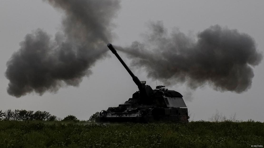 Ukraine | Panzerhaubitze 2000 in der Donbas-Region