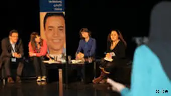 (v.l.) Ludger Schadomsky, Claire Ulrich, Moderatorin Geraldine de Bastion und Amira Al-Hussaini