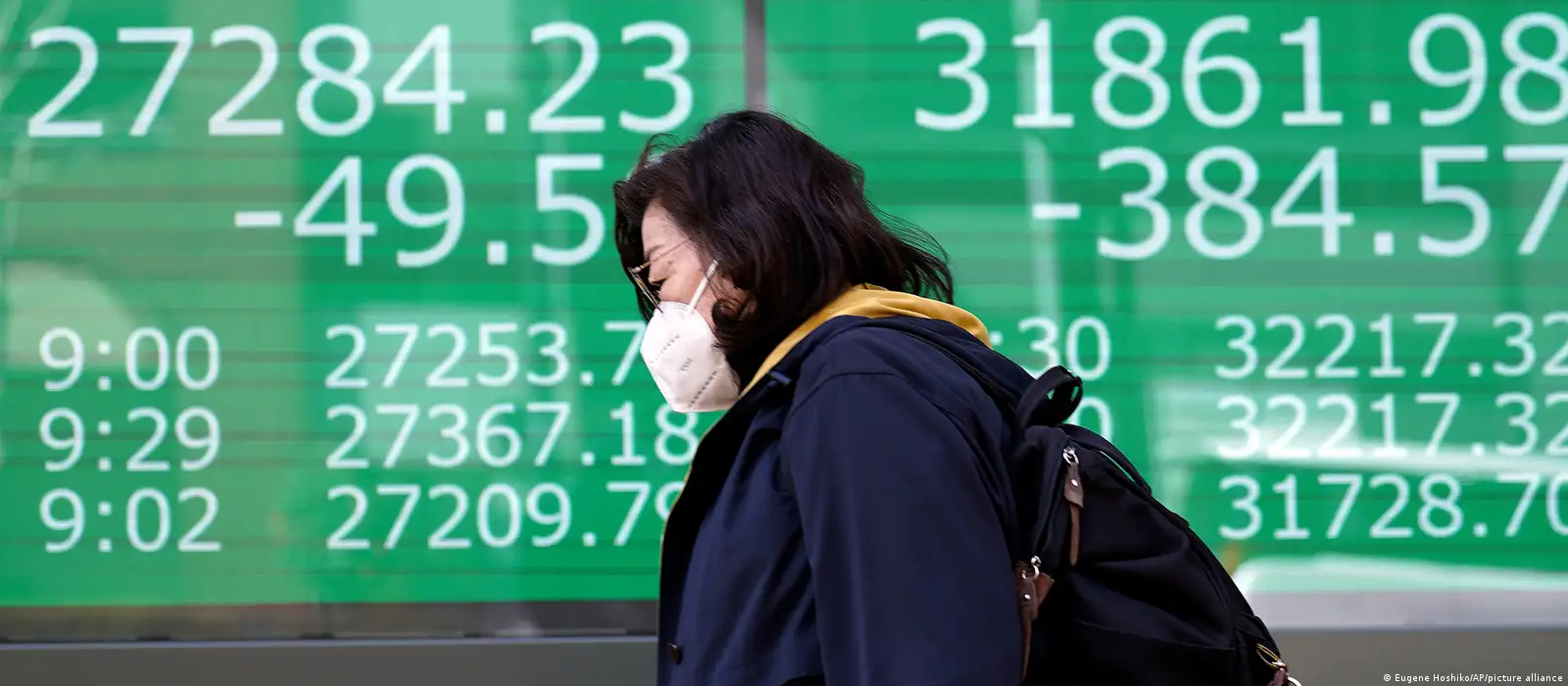 Japan's Nikkei sees biggest tumble since 1987 crash