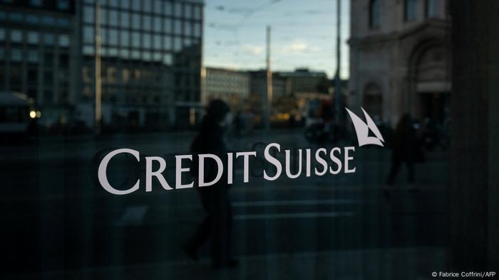 Банк Швейцарии l Филиал Credit Suisse в Женеве l Логотип, отражение