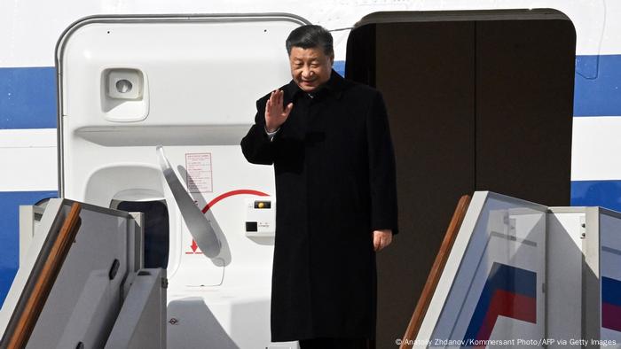 Xi tras arribar a Rusia.