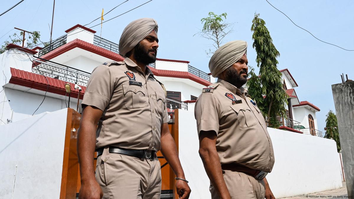 Amritpal Singh: Indian Police Hunt For Sikh Separatist – DW – 03/20/2023