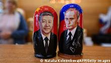 20/03/2023**This picture taken on March 20, 2023 shows traditional Russian wooden nesting dolls, called Matryoshka dolls, depicting Chinese President Xi Jinping and Russian President Vladimir Putin at a gift shop in central Moscow. - Chinese leader arrived in Moscow on Monday saying his first state visit to Russia since the Ukraine conflict broke out would give new momentum to bilateral ties. (Photo by NATALIA KOLESNIKOVA / AFP) (Photo by NATALIA KOLESNIKOVA/AFP via Getty Images)