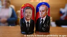 20/03/2023**This picture taken on March 20, 2023 shows traditional Russian wooden nesting dolls, called Matryoshka dolls, depicting Chinese President Xi Jinping and Russian President Vladimir Putin at a gift shop in central Moscow. - Chinese leader arrived in Moscow on Monday saying his first state visit to Russia since the Ukraine conflict broke out would give new momentum to bilateral ties. (Photo by NATALIA KOLESNIKOVA / AFP) (Photo by NATALIA KOLESNIKOVA/AFP via Getty Images)
