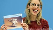 20/03/2023**Alena Buyx, Vorsitzende des Deutschen Ethikrates, gibt vor der Bundespressekonferenz eine Stellungnahme des Deutschen Ethikrates zum Thema Mensch und Maschine - Herausforderungen durch Künstliche Intelligenz ab und beantwortet Fragen von Journalisten.