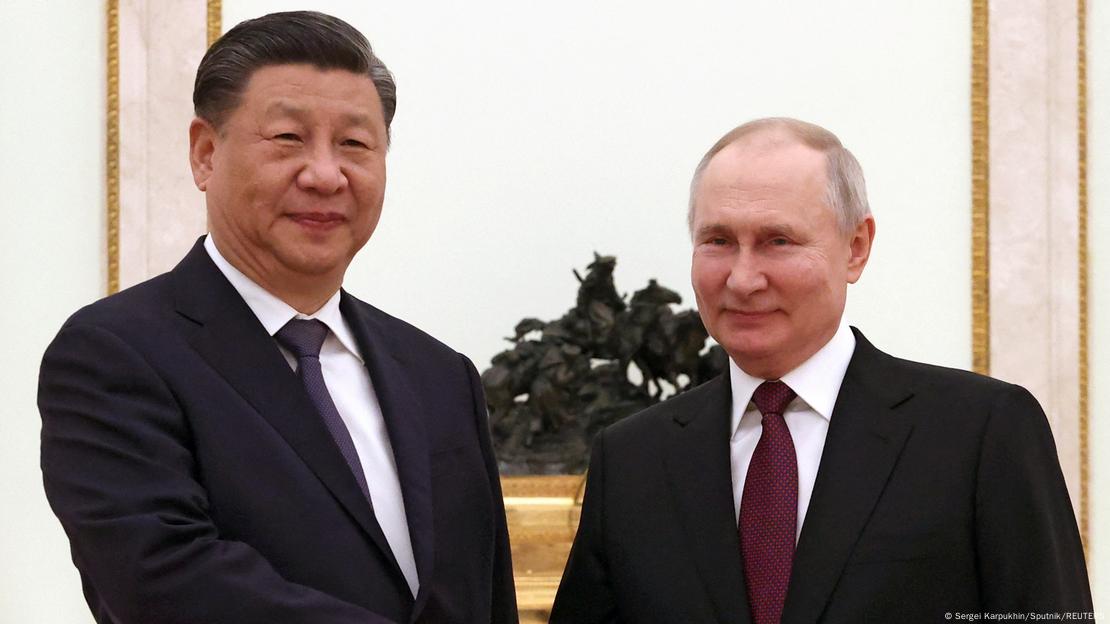 O presidente chinês, Xi Jinping, ao lado do presidente russo, Vladimir Putin, num encontro no Kremlin, em Moscou, Rússia, em 20 de março de 2023.