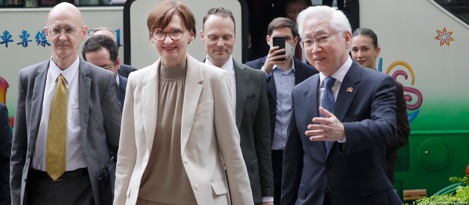 German minister makes landmark visit to Taiwan (dw.com)