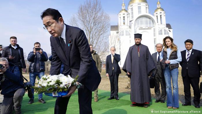 Ukraine | Japans Premierminister Fumio Kishida in Bucha