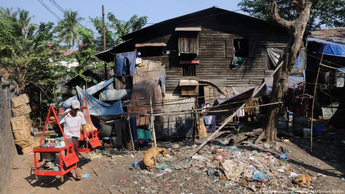Slum near Shwedagon Pagoda, Yangon, Rangoon, Myanmar