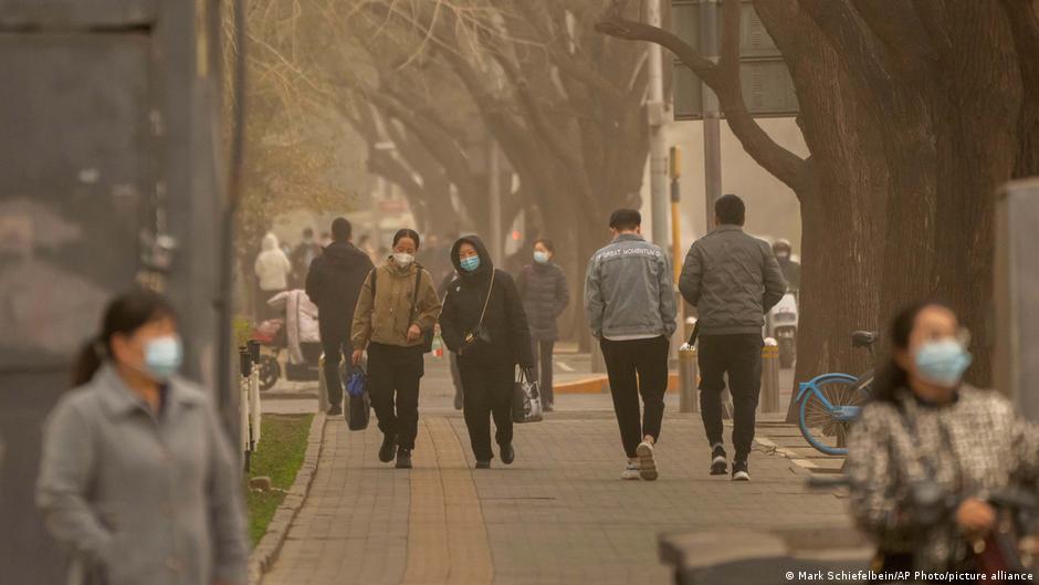 China Sandstorms blanket Beijing as air pollution spikes DW 03/22/2023