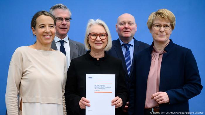 Deutschland | Wirtschaftsweise aktualisieren Konjunkturprognose