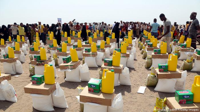 Hilfslieferungen in einem Flüchtlingscamp im Westen des Jemen