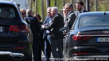 22.03.2023 22.03.2023, Baden-Württemberg, Reutlingen: Thomas Strobl (CDU, M), Innenminister von Baden-Württemberg, im Gespräch. Bei einer Durchsuchung im Auftrag der Bundesanwaltschaft ist im baden-württembergischen Reutlingen ein Beamter eines Spezialeinsatzkommandos (SEK) durch einen Schuss verletzt worden. Foto: Marijan Murat/dpa +++ dpa-Bildfunk +++