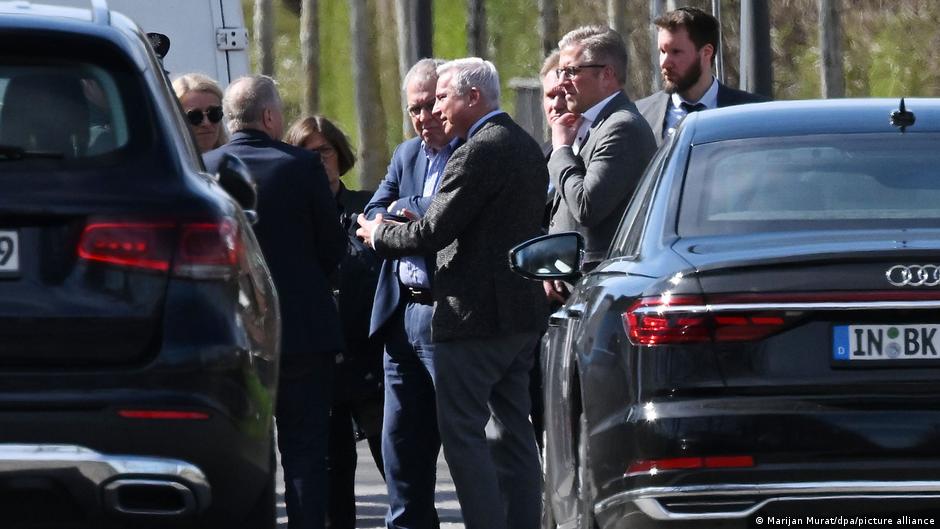 Ministar unutrašnjih poslova Baden-Virtmeberga Tomas Štrobl (CDU) na licu mesta u Rojtlingenu, nakon što je pucano na policiju