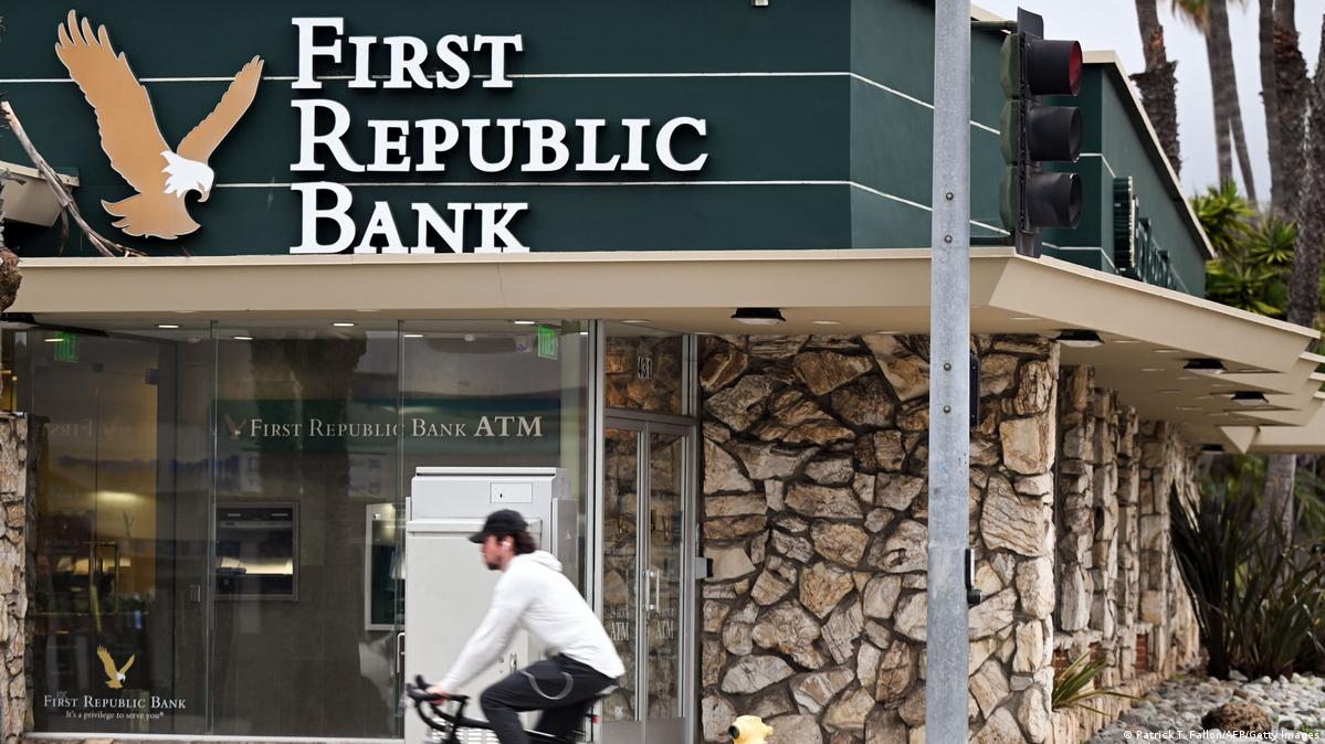 US regulator seizes First Republic Bank, sells to DW 05/01/2023