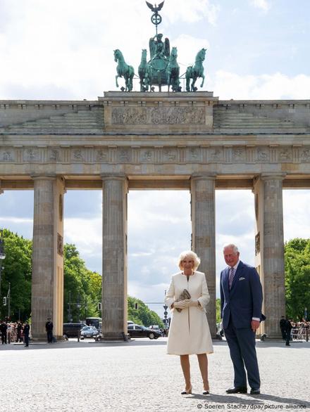 10 (lesser known) statues of English monarchs in London…2. King