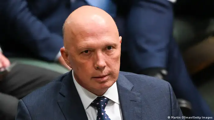 澳大利亚一些政治人物和媒体人批评阿尔巴尼斯没有坦白与习近平的对话内容，图为澳大利亚反对党领袖达顿2月14日在国会发言时（资料照）