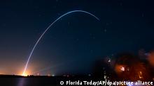 22.03.2023+++ Zuschauer im Jetty Park beobachten den Start der von Relativity Space gedruckten 3D-Rakete Terran I von der Cape Canaveral Space Force Station. +++ dpa-Bildfunk +++