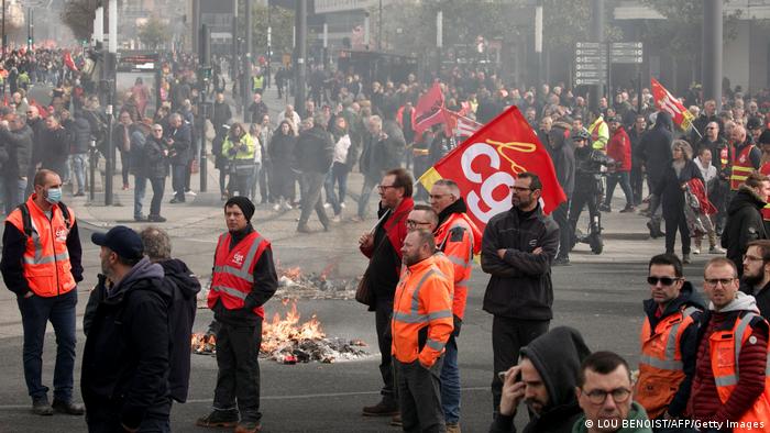 Demonstranten mit Feuer in Le Havre 