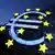 Großes Euro-Logo vor der Zentrale der EZB